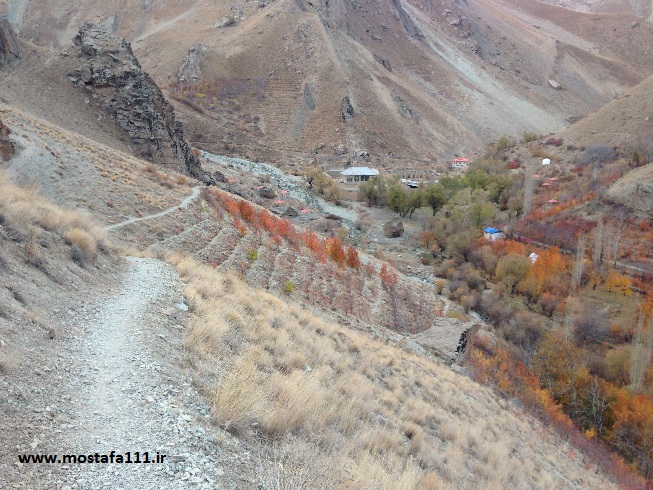 ساختمان کاخ ناصری در انتهای دره شهرستانک 